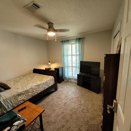 Bedroom Four Minutes From Beach Pensacola Ngoại thất bức ảnh